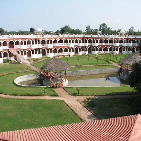 Aum Health Resort Vadodara Extérieur photo