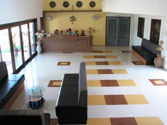 Aum Health Resort Vadodara Extérieur photo
