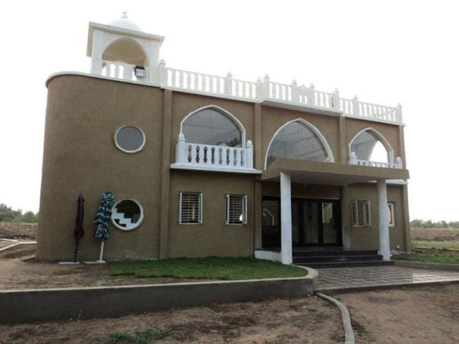 Aum Health Resort Vadodara Extérieur photo